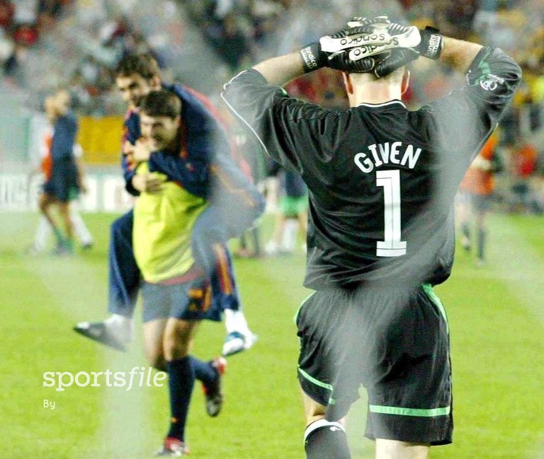 16 June 2002; Shay Given, Republic of Ireland, holds his head after defeat to Spain in a penalty shoot out. FIFA World Cup Finals, 2nd Round, Republic of Ireland v Spain, Suwon World cup stadium, Suwon, Korea. Soccer. Cup2002. Picture credit; David Maher / SPORTSFILE *EDI*