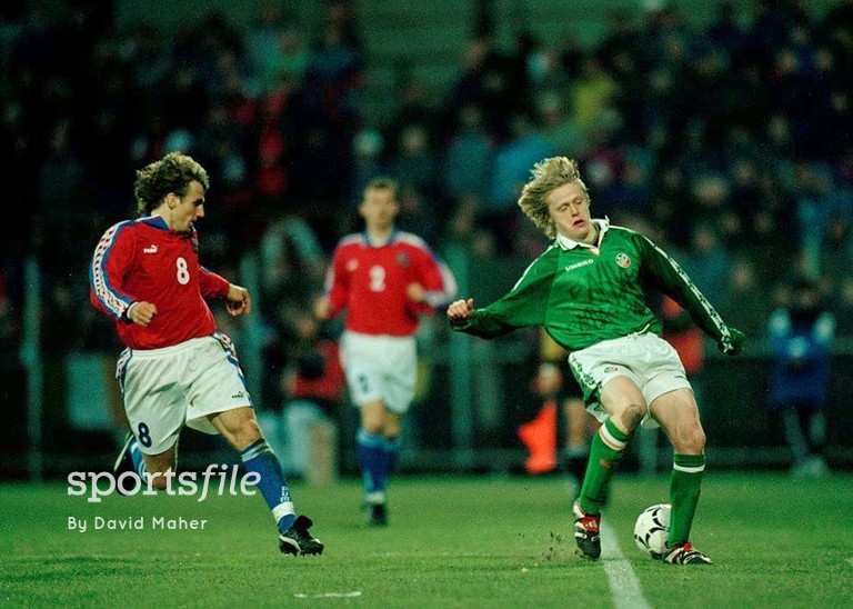 25 March 1998; Damien Duff, Republic of Ireland, on his International debut in action against Karel Poborsky, Czech Republic. Czech Republic v Republic of Ireland, Sigma, Stadium, Olomouc, Czech Republic. Picture credit: David Maher / SPORTSFILE