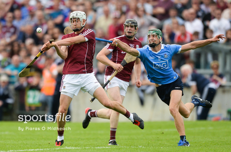 28 May 2017; Jason Flynn of Galway, supported by team-mate Joseph Cooney, behind, in action against Chris Crummey of Dublin during the Leinster GAA Hurling Senior Championship Quarter-Final match between Galway and Dublin at O'Connor Park, in Tullamore, Co. Offaly. Photo by Piaras Ó Mídheach/Sportsfile