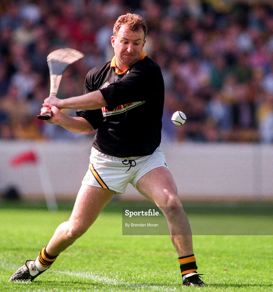 10 August 1997; Anthony Daly of Clare in action against Eddie O'Connor, left, and Philip Larkin of Kilkenny during the GAA All-Ireland Senior Hurling Championship Semi-Final match between Clare and Kilkenny at Croke Park in Dublin. Photo by Brendan Moran/Sportsfile