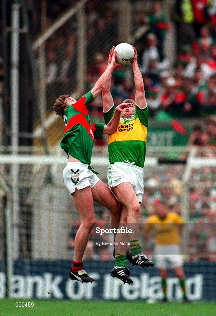 27 September 1997; Darragh Ó Sé of Kerry goes up for the ball with Pat Fallon of Mayo during the GAA Football All-Ireland Senior Championship Final match between Kerry and Mayo at Croke Park in Dublin. Photo by Brendan Moran/Sportsfile