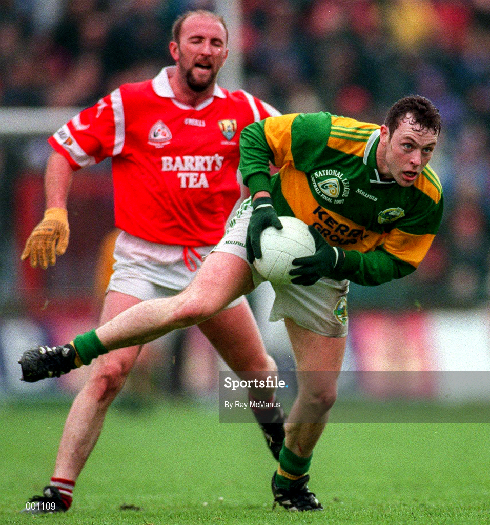 4 May 1997; Seamus Moynihan of Kerry in action against Brian Corcoran of Cork during the National Football League Final match between Cork and Kerry at Pairc U’Chaoimh in Cork. Photo by Ray McManus/Sportsfile