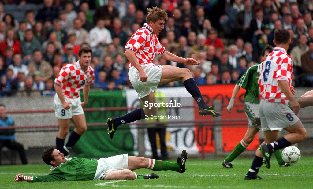2 June 1996; Alan McLaughlin of Republic of Ireland in action against Alen Boksic of Croatia during the International Friendly between Republic of Ireland and Croatia at Lansdowne Road in Dublin. Photo by Brendan Moran/Sportsfile