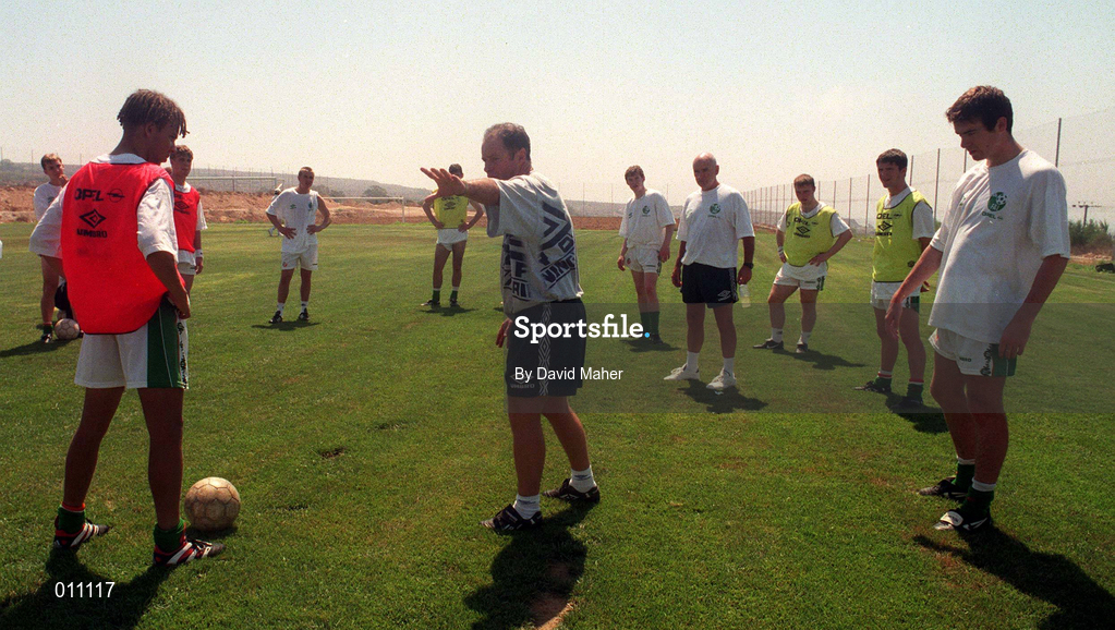 15 July 1998; Manager Brian Kerr with his players during a Republic of Ireland U18 Training Session in Larnaca, Cyprus. Photo by David Maher/Sportsfile