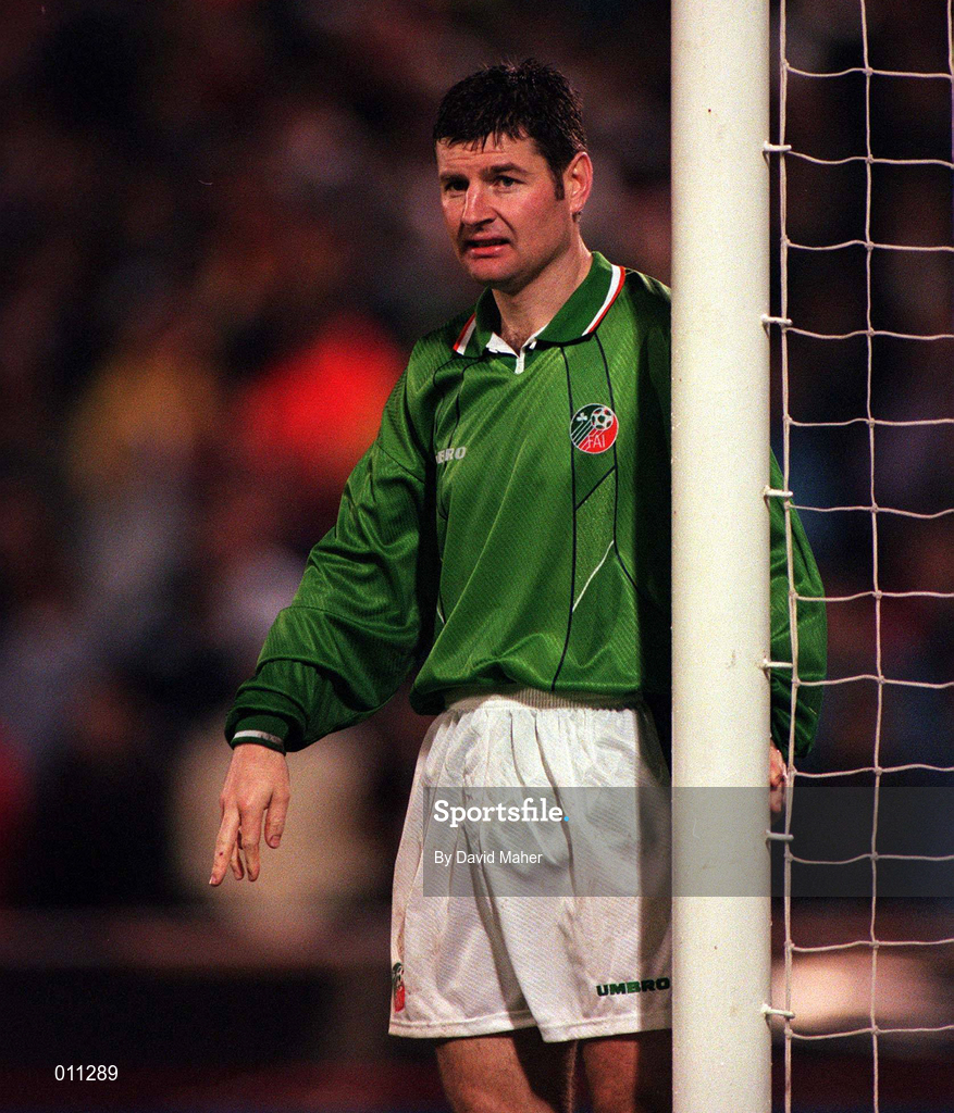 15 November 1995; Denis Irwin of Republic of Ireland during the UEFA EURO1996 Qualifier Group 6 match between Portugal and Republic of Ireland at Estádio do SL Benfica in Lisbon, Portugal. Photo by David Maher/Sportsfile