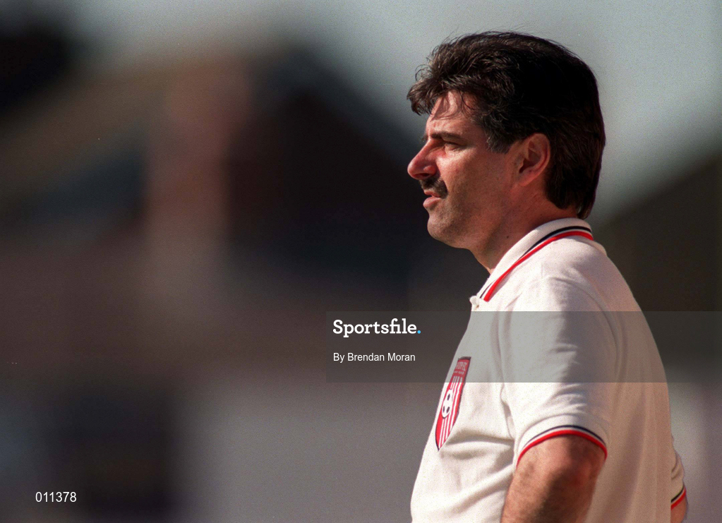 20 September 1998; Derry City manager Felix Healy during the Harp Lager National League Premier Division match between Shamrock Rovers and Derry City at Tolka Park in Dublin. Photo by Brendan Moran/Sportsfile