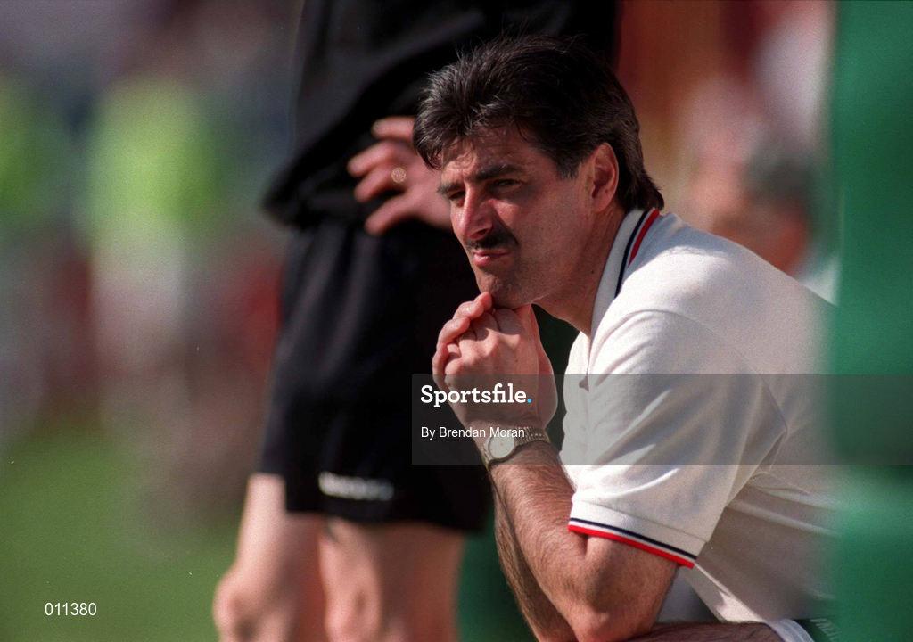 20 September 1998; Derry City manager Felix Healy during the Harp Lager National League Premier Division match between Shamrock Rovers and Derry City at Tolka Park in Dublin. Photo by Brendan Moran/Sportsfile