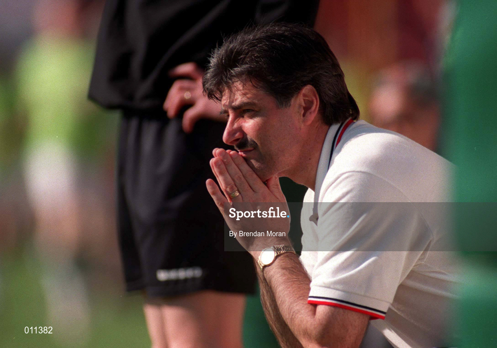 20 September 1998; Derry City manager Felix Healy during the Harp Lager National League Premier Division match between Shamrock Rovers and Derry City at Tolka Park in Dublin. Photo by Brendan Moran/Sportsfile