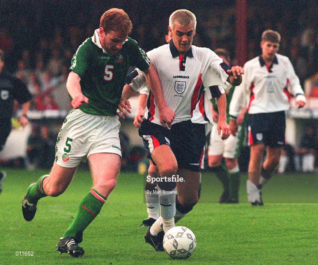 2 September 1998; Jonathan Woodgate of England in action against Gary Doherty of Republic of Ireland during the Under-18 International Friendly between Republic of Ireland and England at Tolka Park in Dublin. Photo by Matt Browne/Sportsfile