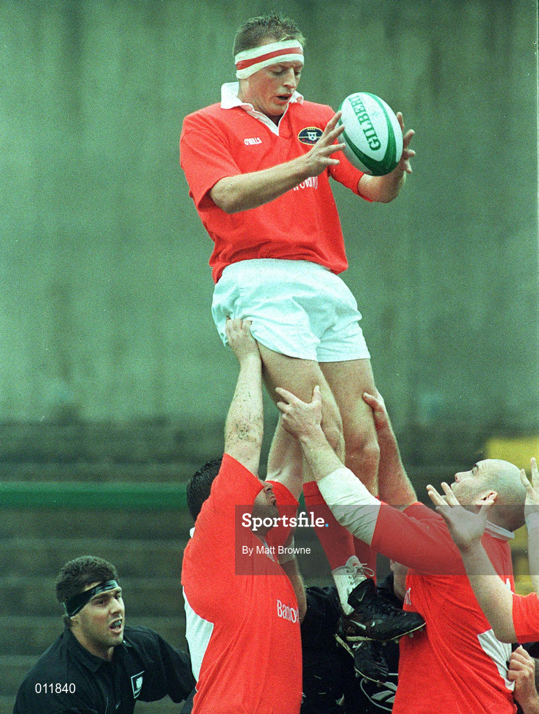 26 September 1998; Michael O'Driscoll of Munster supported in the lineout by Anthony Foley, left, and Mark McDermott during the Heineken Cup Pool B Round 2 match between Munster and Neath at Musgrave Park in Cork. Photo by Matt Browne/Sportsfile
