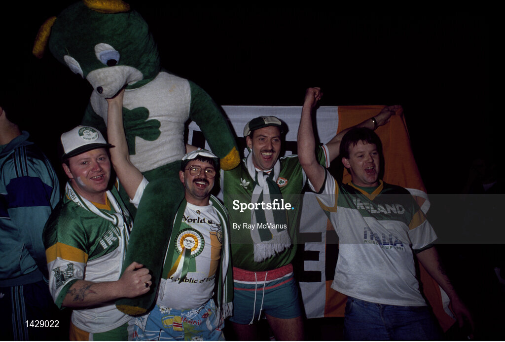 15 November 1989; Republic of Ireland supporters during the FIFA World Cup Qualifying match between Matla and Republic of Ireland at the Ta'Qali Stadium in Valetta, Malta. Photo by Ray McManus/Sportsfile