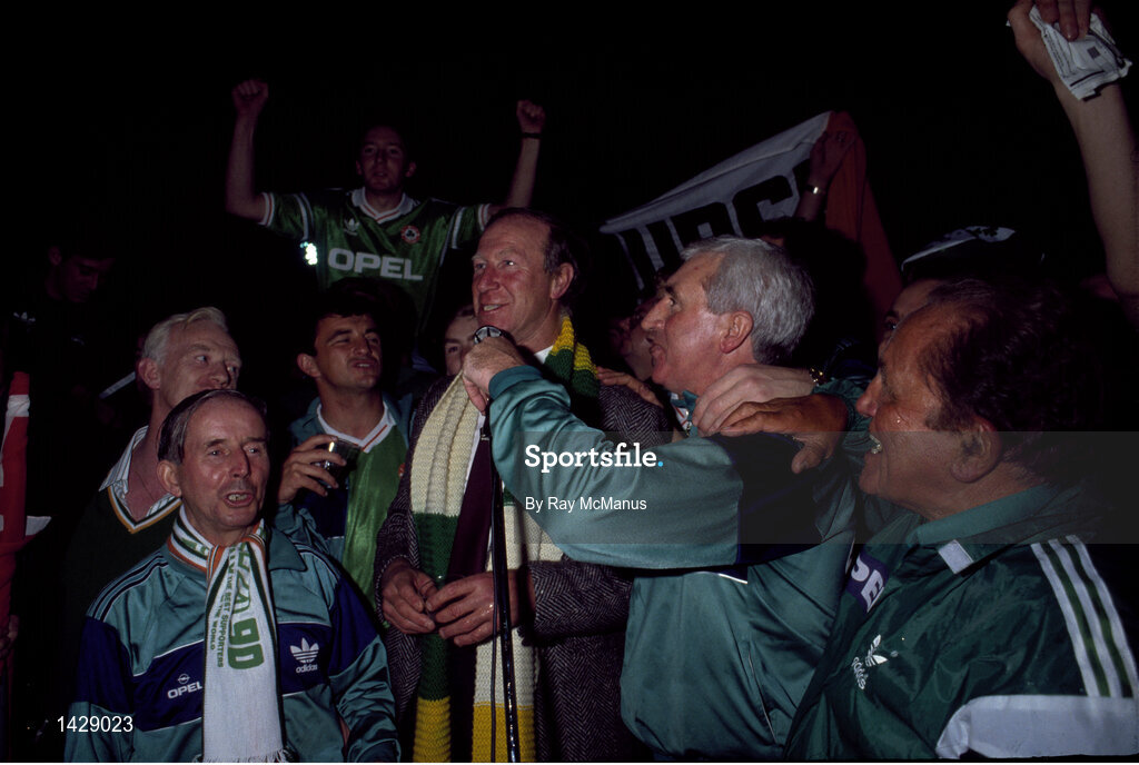 15 November 1989; Republic of Ireland manager Jack Charlton celebrates with, from left, kit man Charlie O'Leary, Noel King, physio Mick Byrne and Dr. Bob O'Driscoll qualification for the World Cup after the FIFA World Cup Qualifying match between Matla and Republic of Ireland at the Ta'Qali Stadium in Valetta, Malta. Photo by Ray McManus/Sportsfile