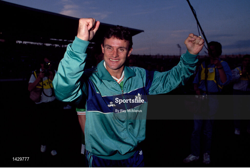 15 November 1989; Kevin Moran of Republic of Ireland celebrates qualification for the World Cup after the FIFA World Cup Qualifying match between Matla and Republic of Ireland at the Ta'Qali Stadium in Valetta, Malta. Photo by Ray McManus/Sportsfile
