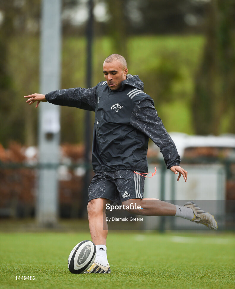 5 February 2018; Simon Zebo kicks a drop goal during Munster Rugby squad training at the University of Limerick in Limerick. Photo by Diarmuid Greene/Sportsfile