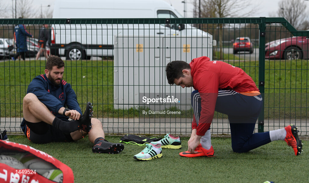 5 February 2018; Jaco Taute and Alex Wootton tie their boot laces prior to Munster Rugby squad training at the University of Limerick in Limerick. Photo by Diarmuid Greene/Sportsfile