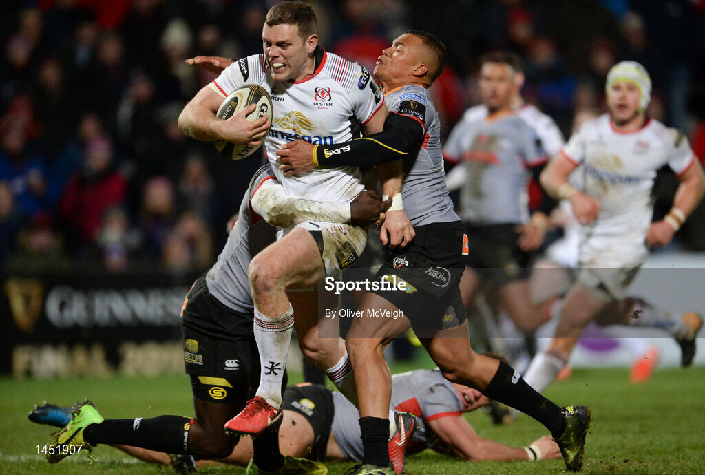 9 February 2018; Darren Cave of Ulster on his way to scoring his side's eight try despite the tackle of Godlen Masimla of Southern Kings during the Guinness PRO14 Round 14 match between Ulster and Southern Kings at Kingspan Stadium in Belfast. Photo by Oliver McVeigh/Sportsfile