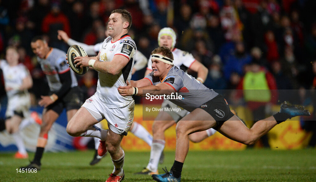 9 February 2018; Darren Cave of Ulster on his way to scoring his side's eight try despite the tackle of Godlen Masimla of Southern Kings during the Guinness PRO14 Round 14 match between Ulster and Southern Kings at Kingspan Stadium in Belfast. Photo by Oliver McVeigh/Sportsfile