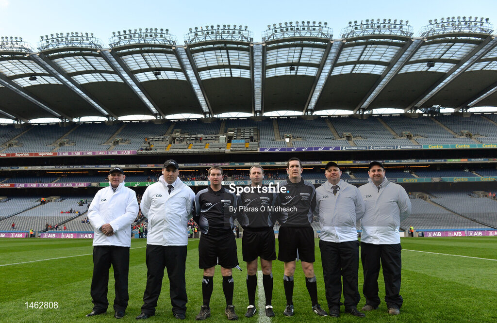 4 February 2018; Referee Shane Hynes and his officials before the AIB GAA Hurling All-Ireland Junior Club Championship Final match between Ardmore and Fethard St Mogues at Croke Park in Dublin. Photo by Piaras Ó Mídheach/Sportsfile