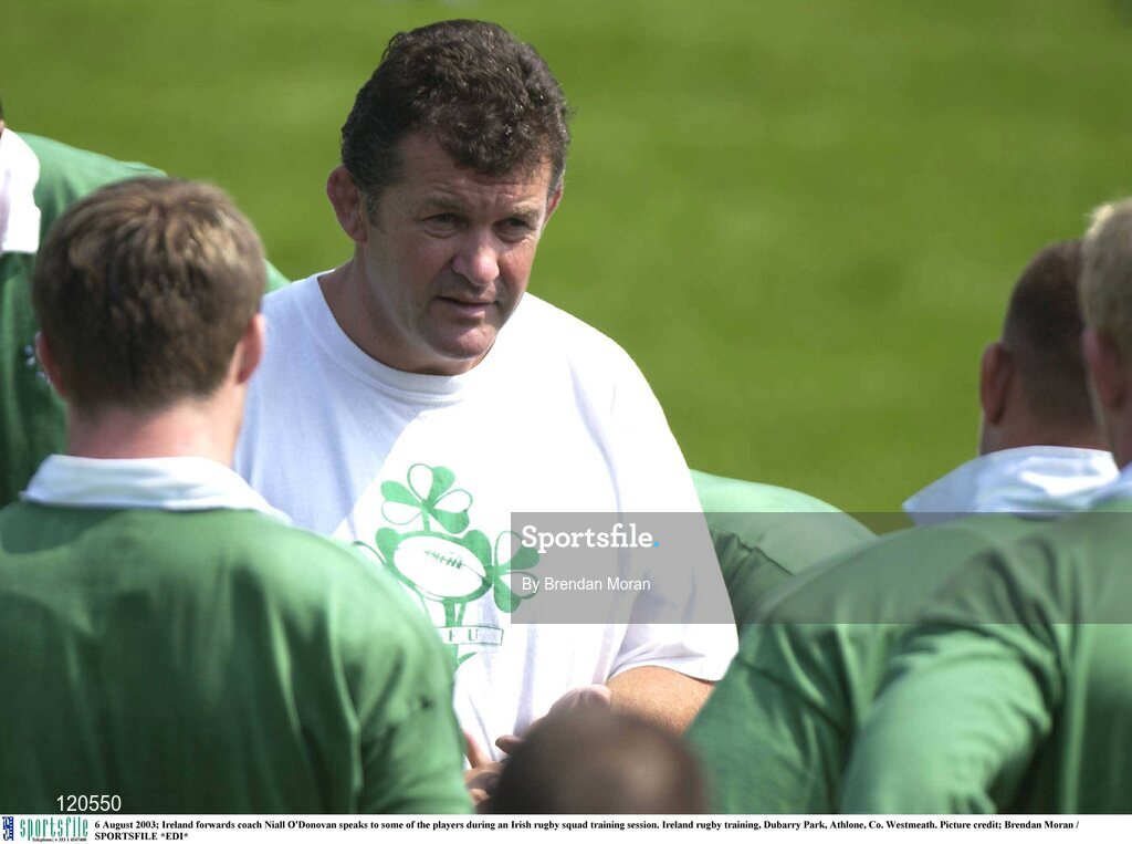 6 August 2003; Ireland forwards coach Niall O'Donovan speaks to some of the players during an Irish rugby squad training session at Dubarry Park, Athlone, Co. Westmeath. Photo by Brendan Moran/Sportsfile