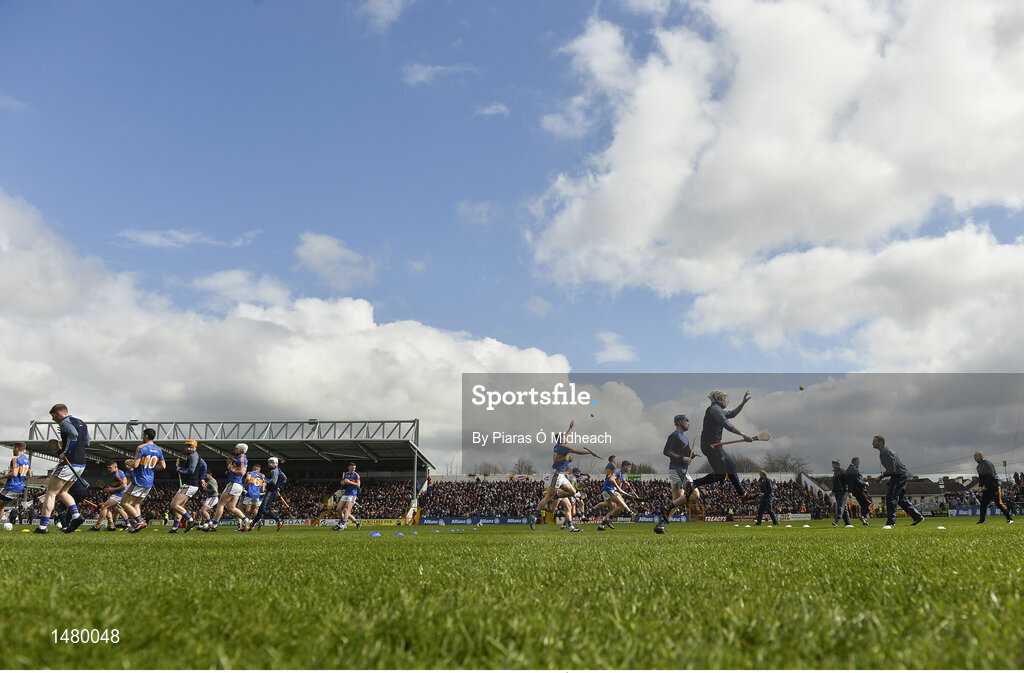 8 April 2018; Tipperary players warm-up before the Allianz Hurling League Division 1 Final match between Kilkenny and Tipperary at Nowlan Park in Kilkenny. Photo by Piaras Ó Mídheach/Sportsfile