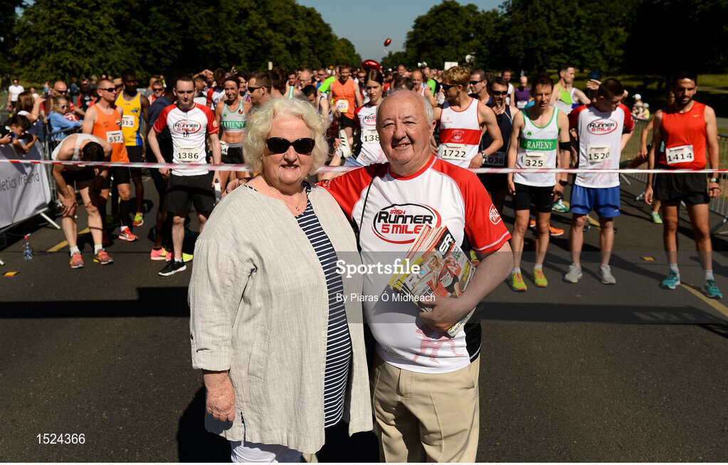 24 June 2018; Athletics Ireland president Georgina Drumm with Consultant Editor of the Irish Runner Magazine Frank Greally before the Irish Runner 5 Mile at Phoenix Park in Dublin. Photo by Piaras Ó Mídheach/Sportsfile