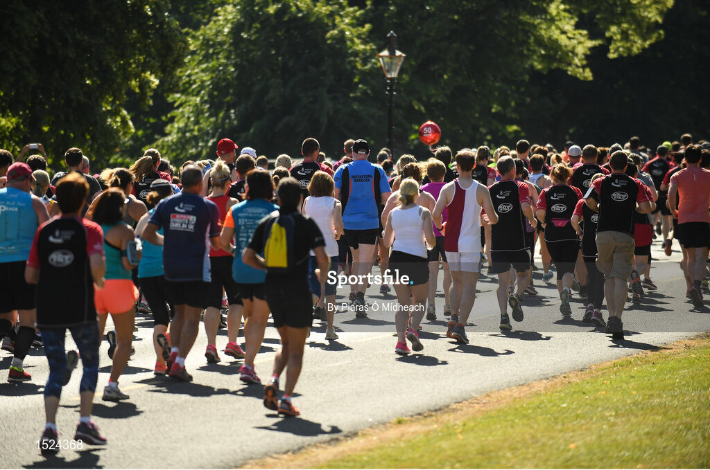 24 June 2018; Runners competing in the Irish Runner 5 Mile at the Phoenix Park in Dublin. Photo by Piaras Ó Mídheach/Sportsfile