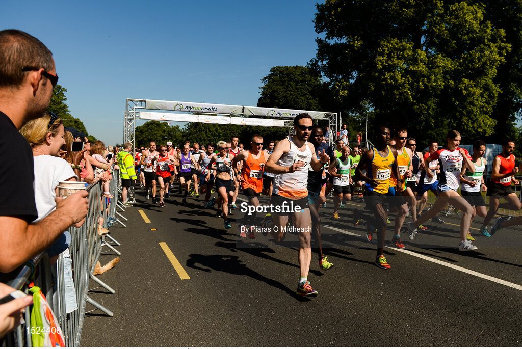 24 June 2018; Runners competing in the Irish Runner 5 Mile at the Phoenix Park in Dublin. Photo by Piaras Ó Mídheach/Sportsfile