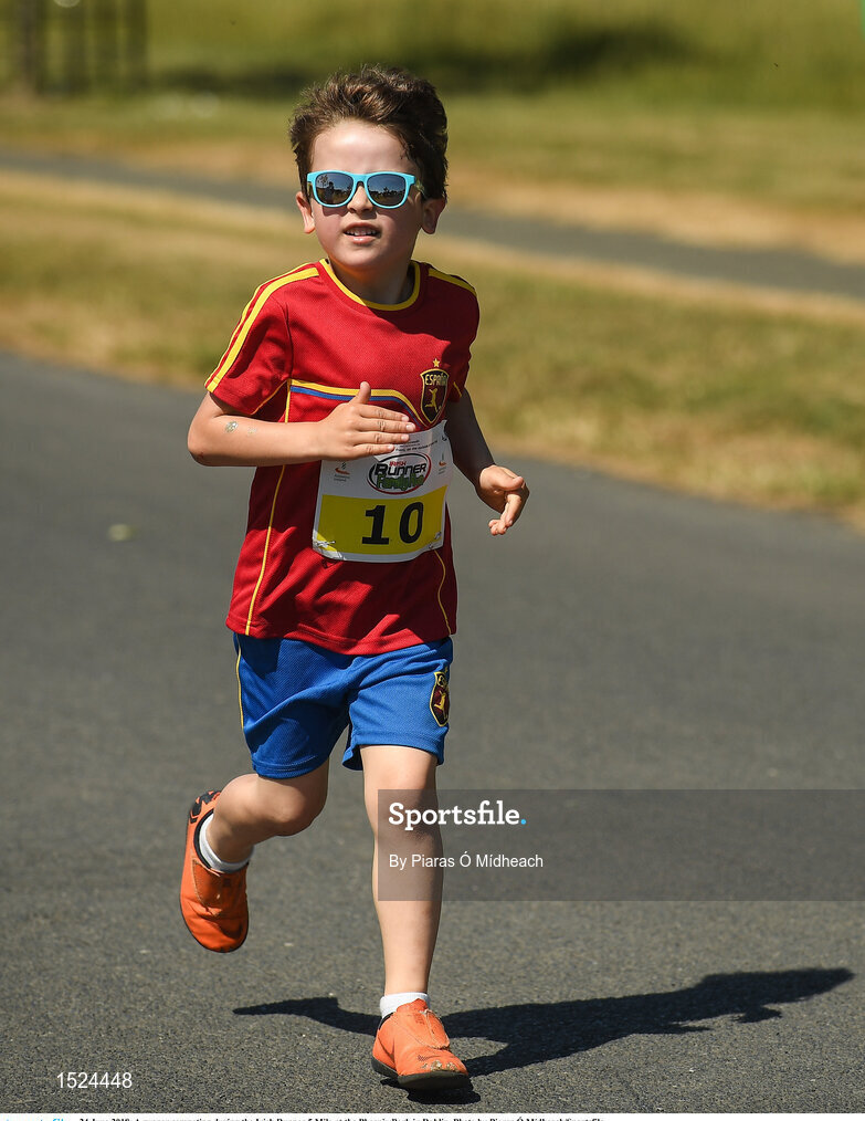 24 June 2018; A runner competing during the Irish Runner 5 Mile at the Phoenix Park in Dublin. Photo by Piaras Ó Mídheach/Sportsfile