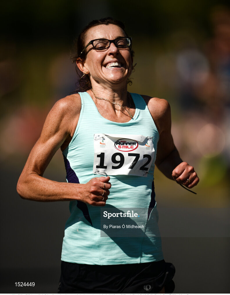 24 June 2018; Annette Kealy, Raheny Shamrocks, on her way to winning the women's race during the Irish Runner 5 Mile at the Phoenix Park in Dublin. Photo by Piaras Ó Mídheach/Sportsfile