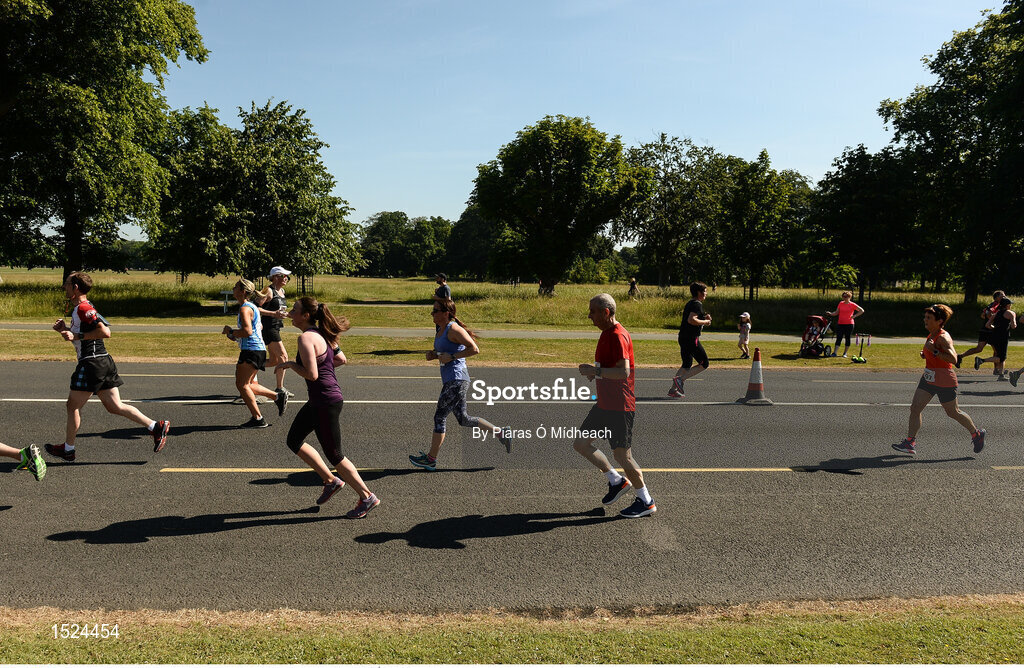 24 June 2018; Runners competing during the Irish Runner 5 Mile at the Phoenix Park in Dublin. Photo by Piaras Ó Mídheach/Sportsfile