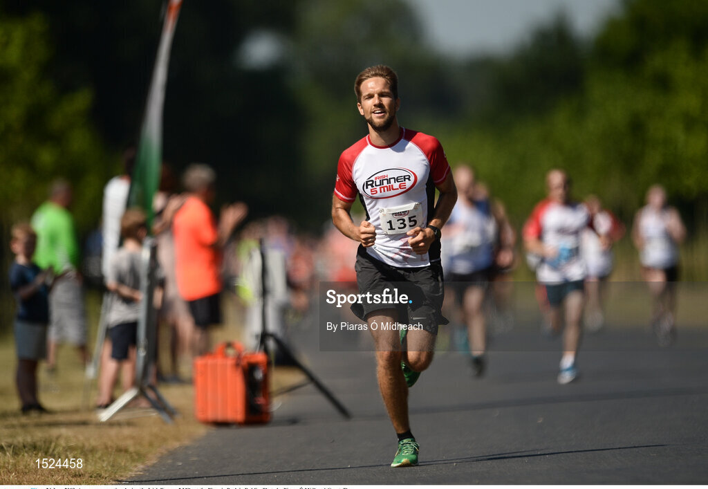 24 June 2018; A runner competing during the Irish Runner 5 Mile at the Phoenix Park in Dublin. Photo by Piaras Ó Mídheach/Sportsfile
