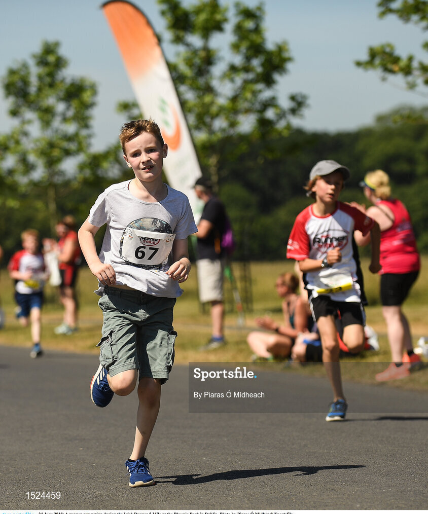 24 June 2018; A runner competing during the Irish Runner 5 Mile at the Phoenix Park in Dublin. Photo by Piaras Ó Mídheach/Sportsfile