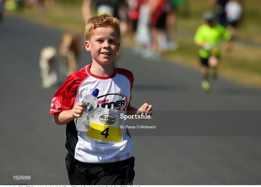 24 June 2018; Runners competing during the Irish Runner 5 Mile at the Phoenix Park in Dublin. Photo by Piaras Ó Mídheach/Sportsfile