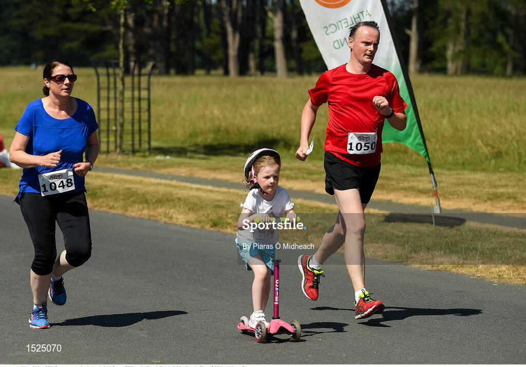 24 June 2018; Runners competing during the Irish Runner 5 Mile at the Phoenix Park in Dublin. Photo by Piaras Ó Mídheach/Sportsfile