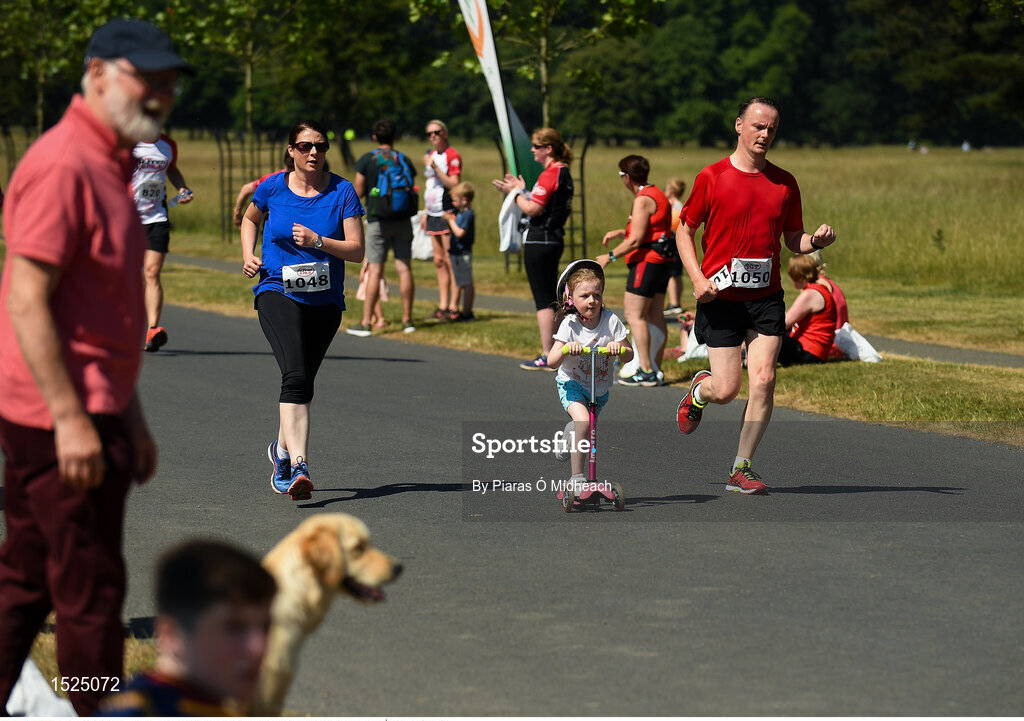 24 June 2018; Runners competing during the Irish Runner 5 Mile at the Phoenix Park in Dublin. Photo by Piaras Ó Mídheach/Sportsfile