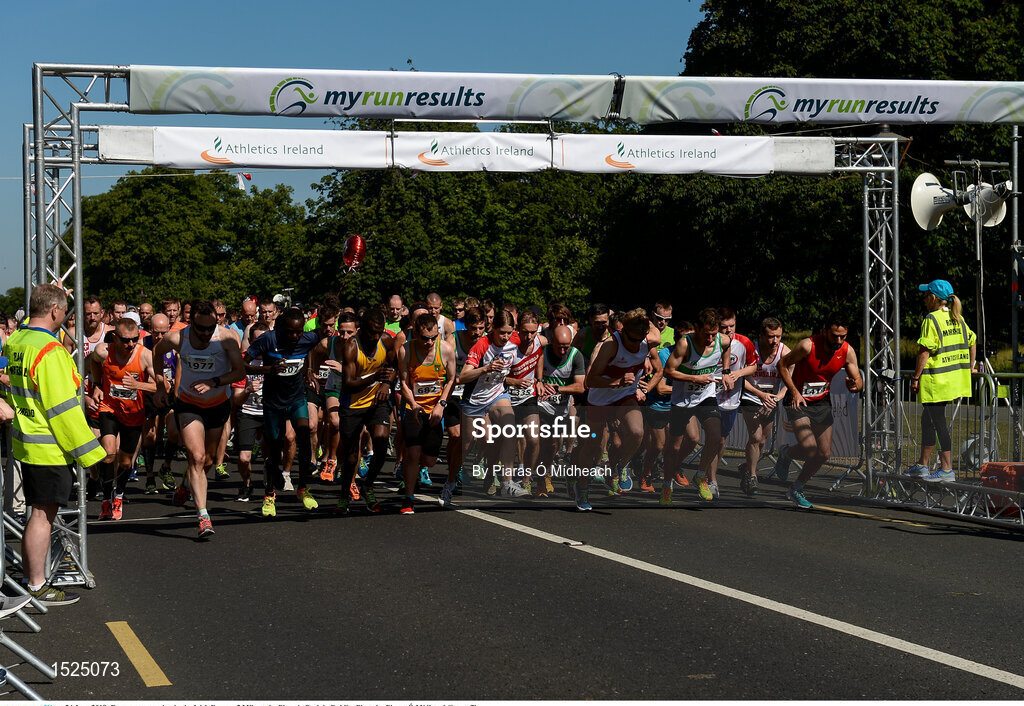 24 June 2018; Runners competing in the Irish Runner 5 Mile at the Phoenix Park in Dublin. Photo by Piaras Ó Mídheach/Sportsfile