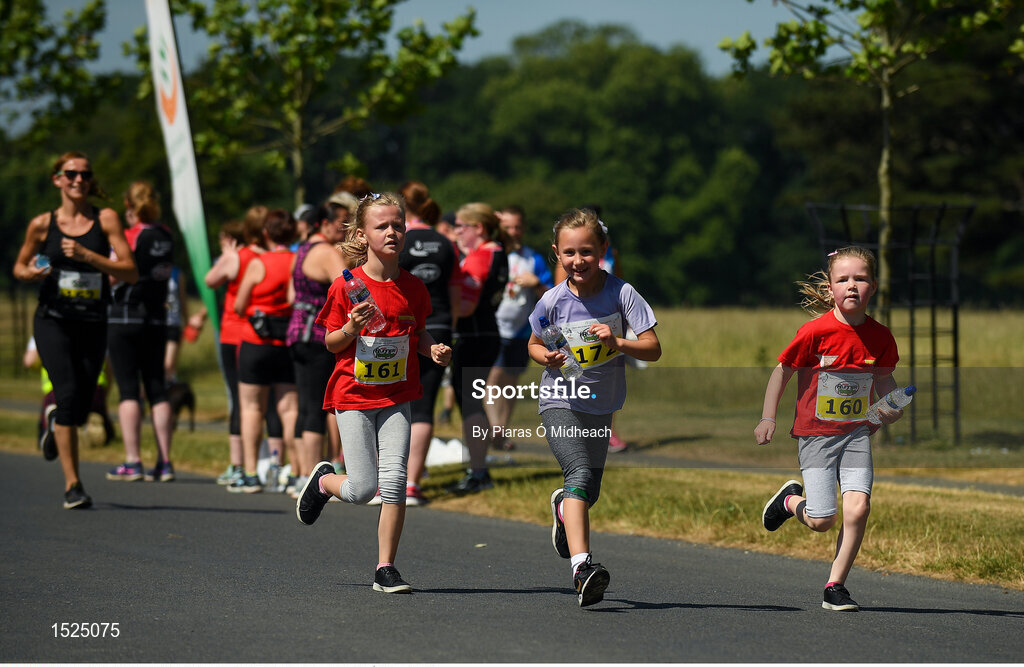 24 June 2018; Runners competing during the Irish Runner 5 Mile at the Phoenix Park in Dublin. Photo by Piaras Ó Mídheach/Sportsfile