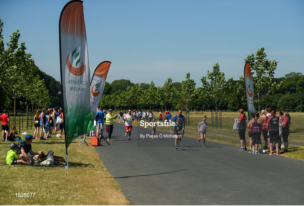24 June 2018; Runners competing during the Irish Runner 5 Mile at the Phoenix Park in Dublin. Photo by Piaras Ó Mídheach/Sportsfile