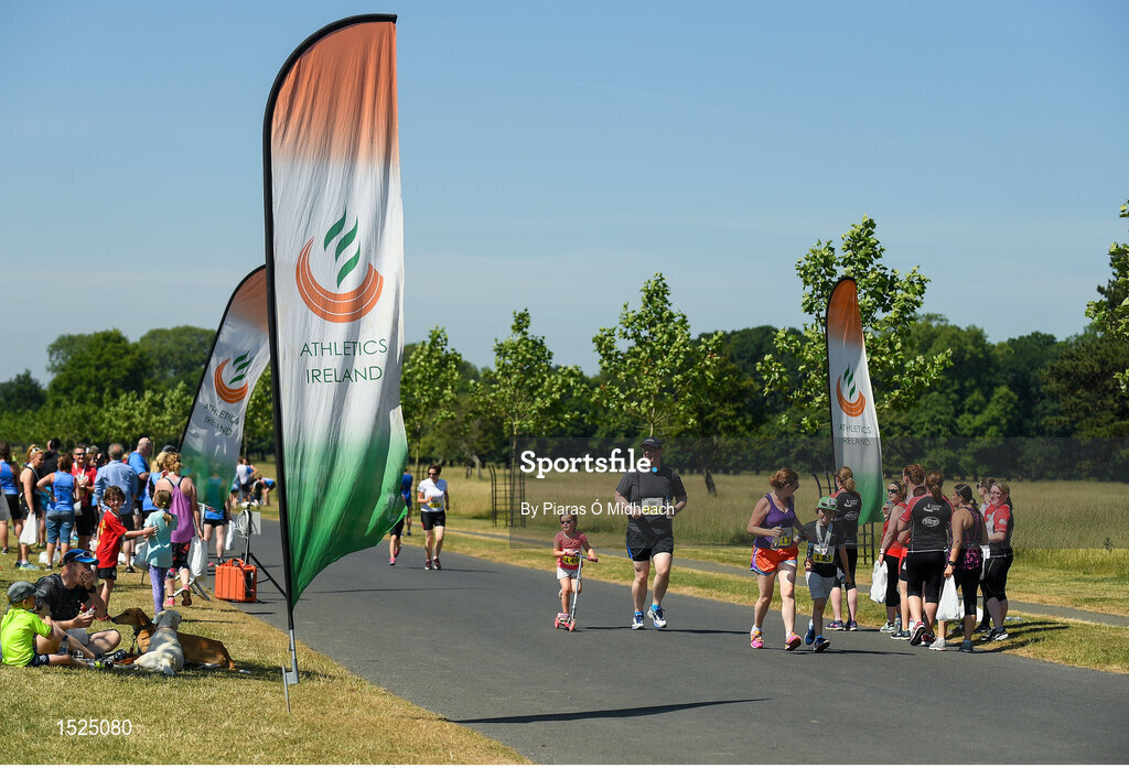24 June 2018; Runners competing during the Irish Runner 5 Mile at the Phoenix Park in Dublin. Photo by Piaras Ó Mídheach/Sportsfile