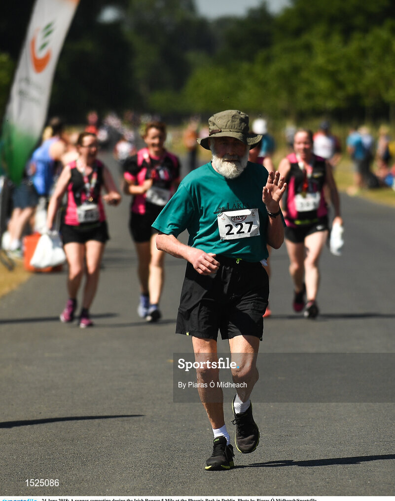 24 June 2018; A runner competing during the Irish Runner 5 Mile at the Phoenix Park in Dublin. Photo by Piaras Ó Mídheach/Sportsfile