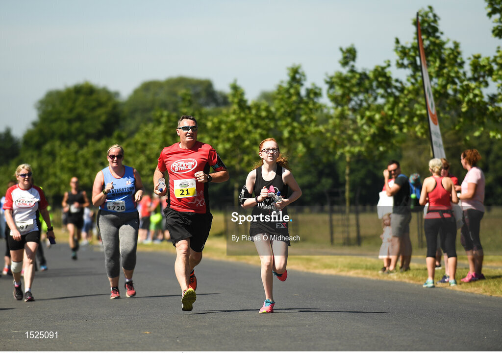 24 June 2018; Runners competing during the Irish Runner 5 Mile at the Phoenix Park in Dublin. Photo by Piaras Ó Mídheach/Sportsfile