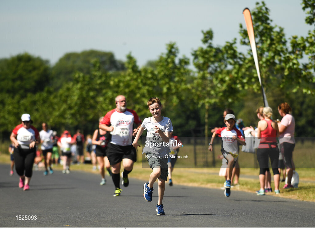 24 June 2018; Runners competing during the Irish Runner 5 Mile at the Phoenix Park in Dublin. Photo by Piaras Ó Mídheach/Sportsfile