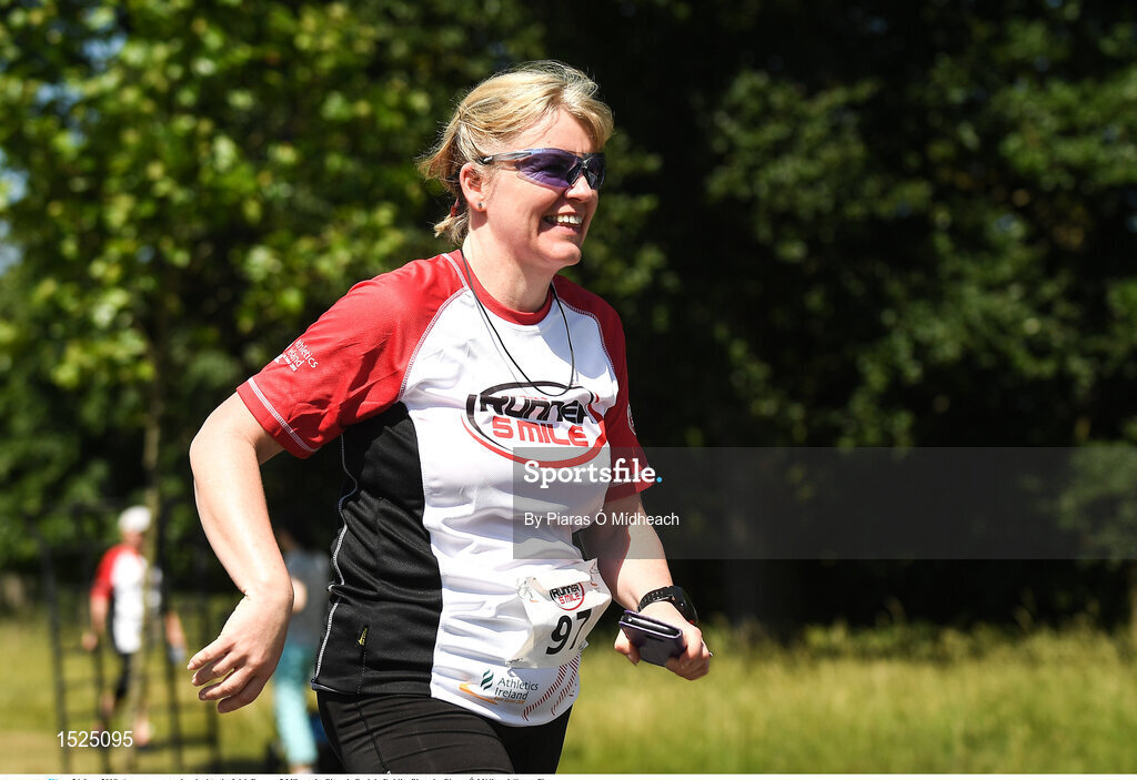 24 June 2018; A runner competing during the Irish Runner 5 Mile at the Phoenix Park in Dublin. Photo by Piaras Ó Mídheach/Sportsfile