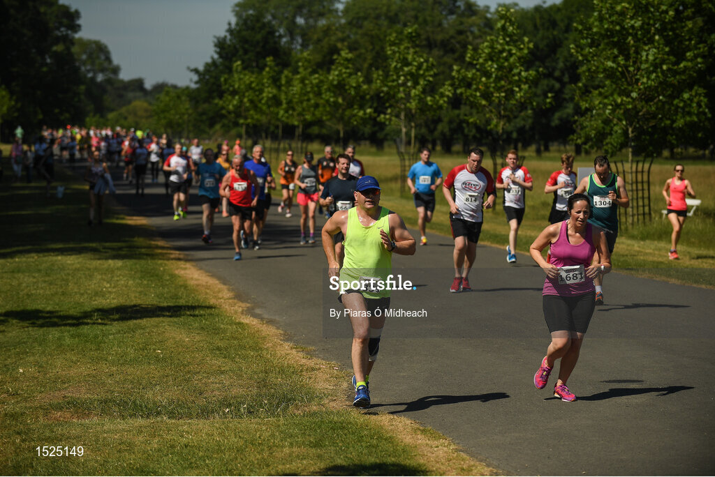 24 June 2018; Runners competing during the Irish Runner 5 Mile at Phoenix Park in Dublin. Photo by Piaras Ó Mídheach/Sportsfile
