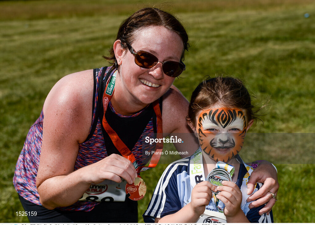 24 June 2018; Claire Kinsella with her daughter Aisling, age 4, from Garristown, after competing in the Irish Runner 5 Mile at the Phoenix Park in Dublin. Photo by Piaras Ó Mídheach/Sportsfile