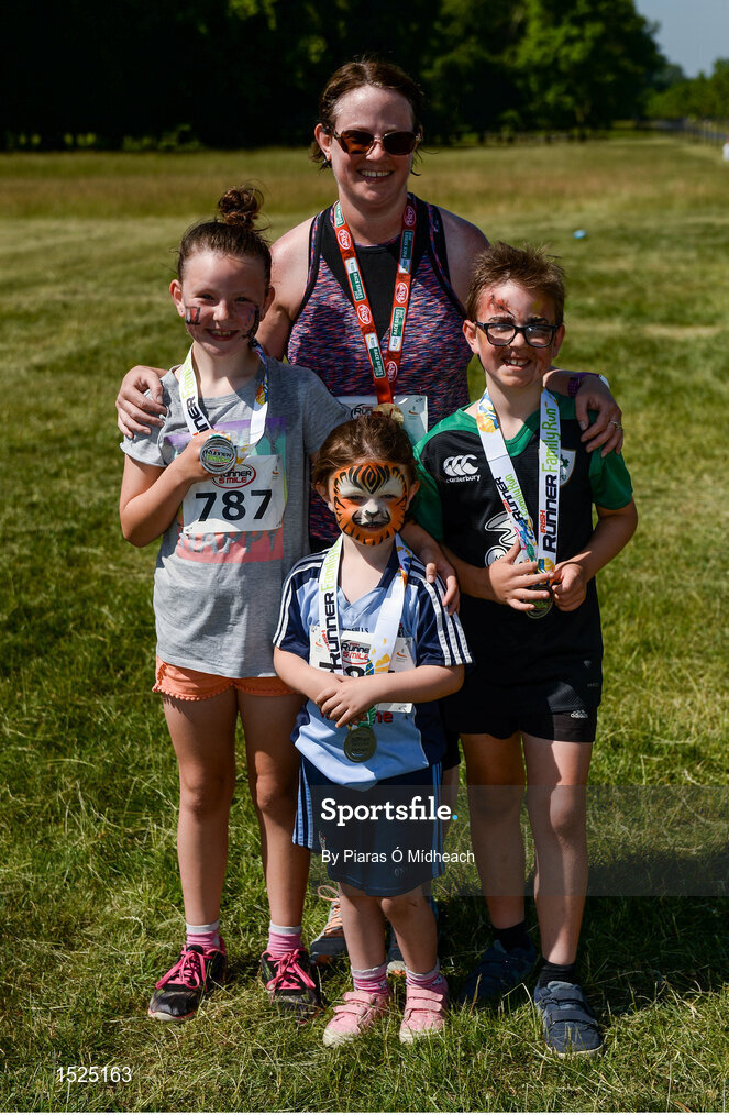 24 June 2018; Claire Kinsella, with her children, from left, Louise, Aisling and Joe, after the Irish Runner 5 Mile at the Phoenix Park in Dublin. Photo by Piaras Ó Mídheach/Sportsfile