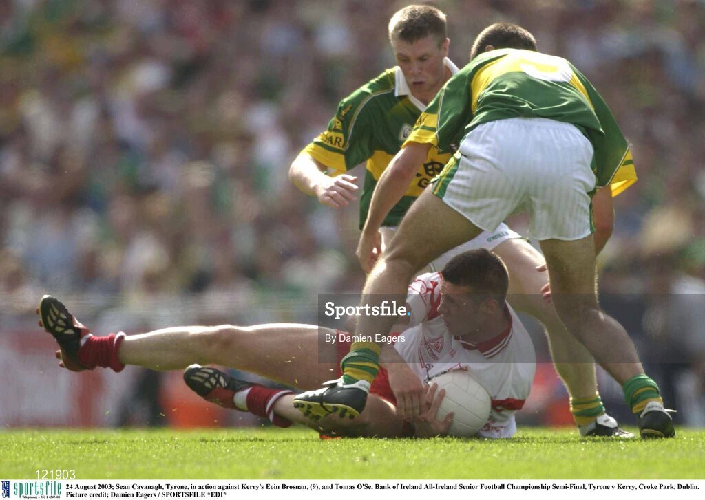 24 August 2003; Sean Cavanagh of Tyrone, in action against Eoin Brosnan and Tomas O'Se of Kerry during the Bank of Ireland All-Ireland Senior Football Championship Semi-Final between Tyrone and Kerry at Croke Park, Dublin. Photo by Damien Eagers/Sportsfile
