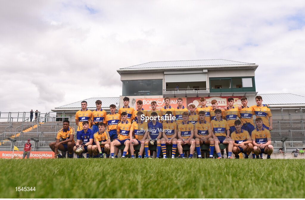 29 July 2018; The Clare panel prior to the Electric Ireland GAA Football All-Ireland Minor Championship Quarter-Final between Galway and Clare at Bord Na Mona O'Connor Park in Tullamore, Co Offaly. Photo by Harry Murphy/Sportsfile
