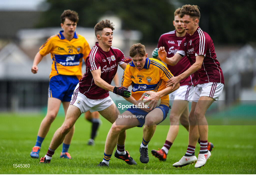 29 July 2018; Jack Reidy of Clare in action against Cathal Sweeney and Matthew Cooley of Galway during the Electric Ireland GAA Football All-Ireland Minor Championship Quarter-Final between Galway and Clare at Bord Na Mona O'Connor Park in Tullamore, Co Offaly. Photo by Harry Murphy/Sportsfile