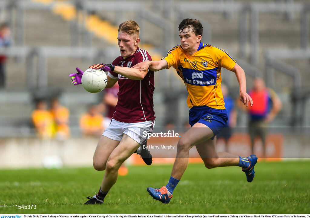 29 July 2018; Conor Raftery of Galway in action against Conor Carrig of Clare during the Electric Ireland GAA Football All-Ireland Minor Championship Quarter-Final between Galway and Clare at Bord Na Mona O'Connor Park in Tullamore, Co Offaly. Photo by Harry Murphy/Sportsfile